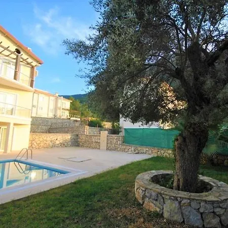 Karmele Villa *