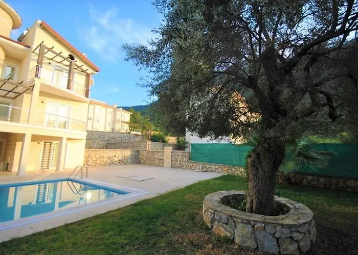 Karmele Villa *